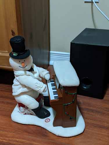 Pantless Snowman Pianist